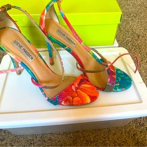 These Steve Madden multi color shoe is a guaranteed show stopper